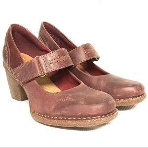 Clarks Artisan maroon leather heels